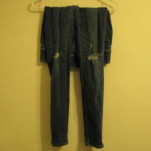 Rockstar-Jeggings with tears at knees